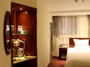 In-room safe, soundproofing, free WiFi