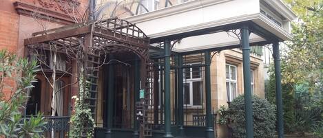 Entrée de l’hébergement