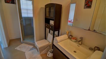 Combined shower/tub, deep soaking tub, hair dryer