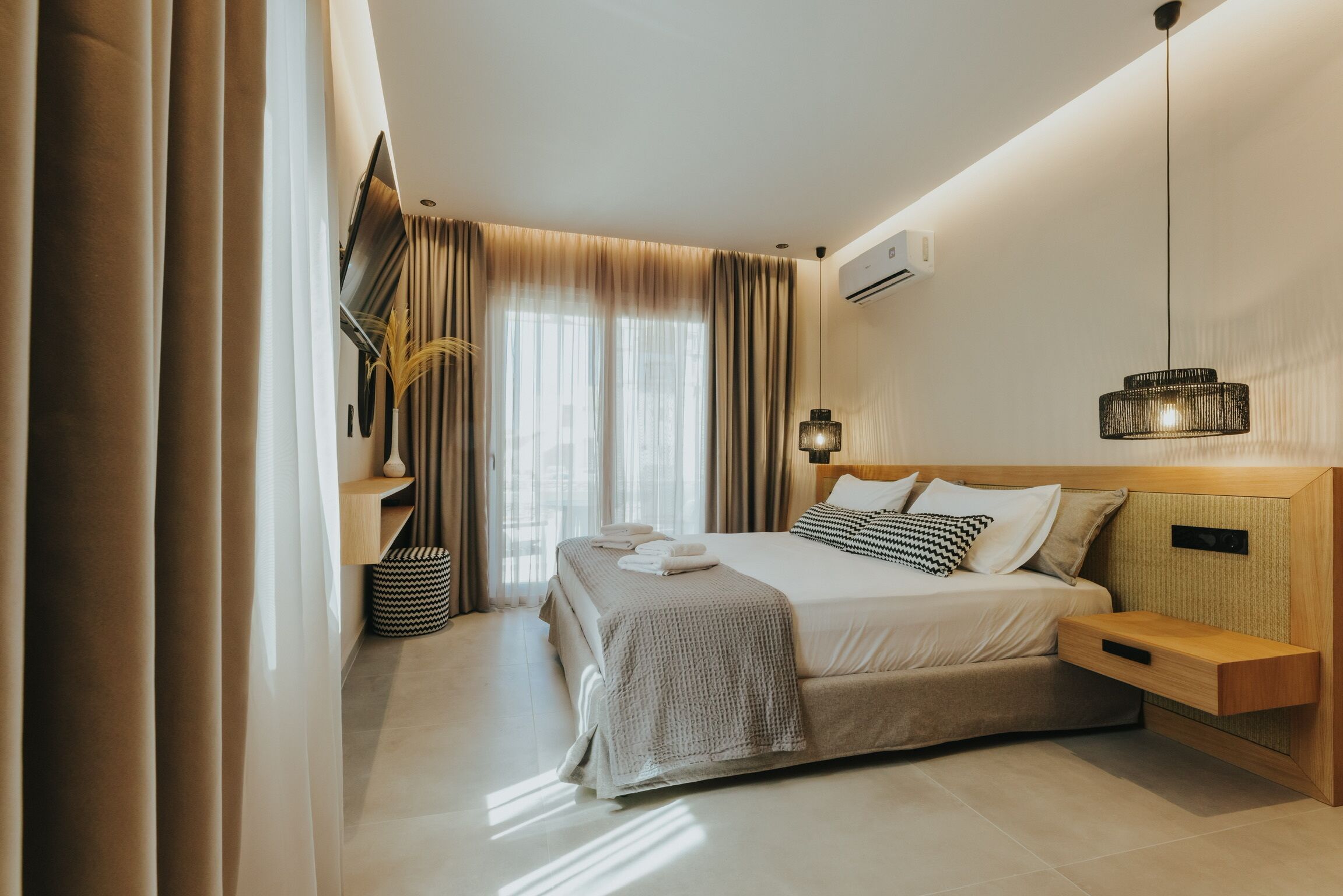 Suite Deluxe | Decoración personalizada, muebles diferentes y insonorización 