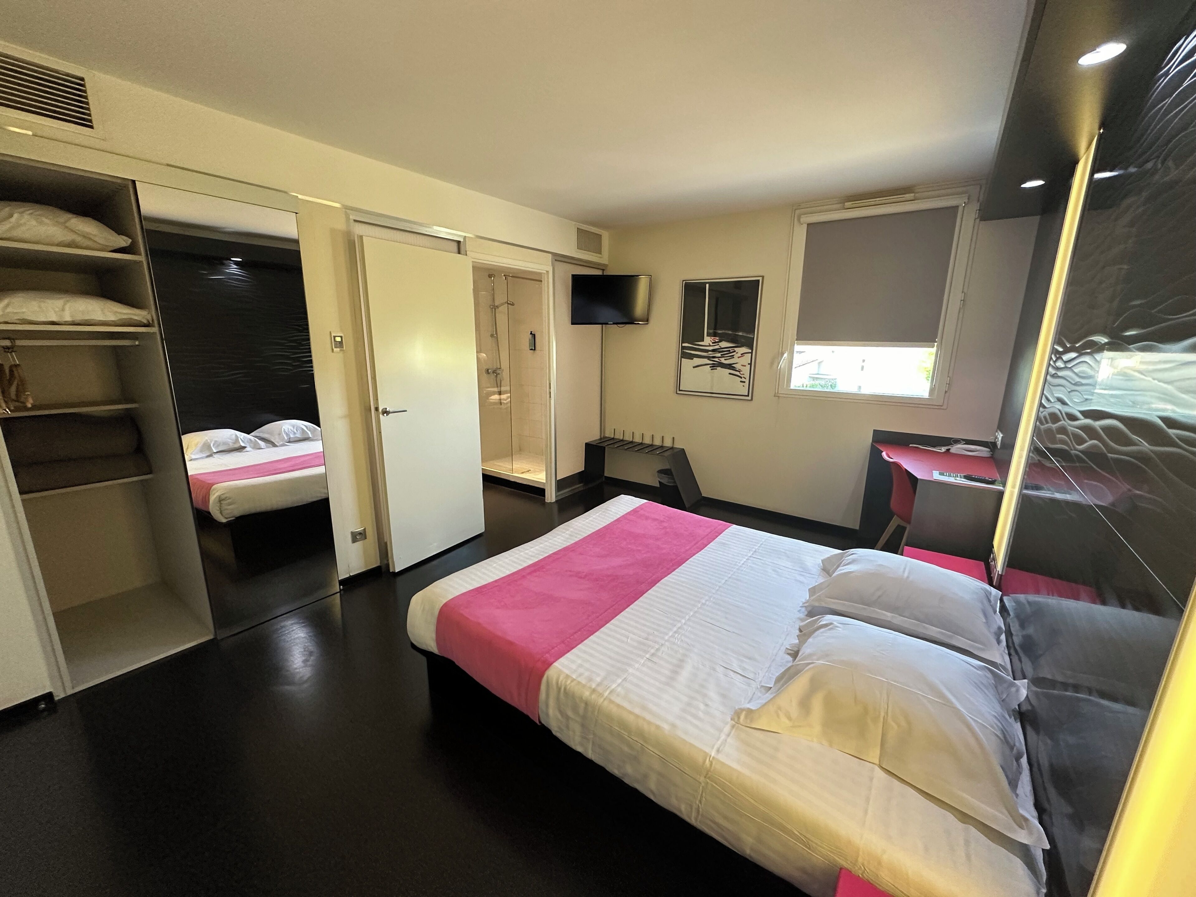 double room | premium bedding, in-room safe, desk, soundproofing
