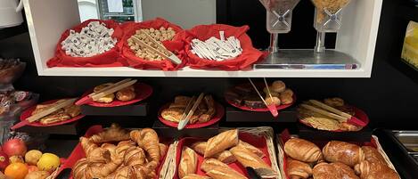 Petit déjeuner buffet (9.50 EUR par personne)