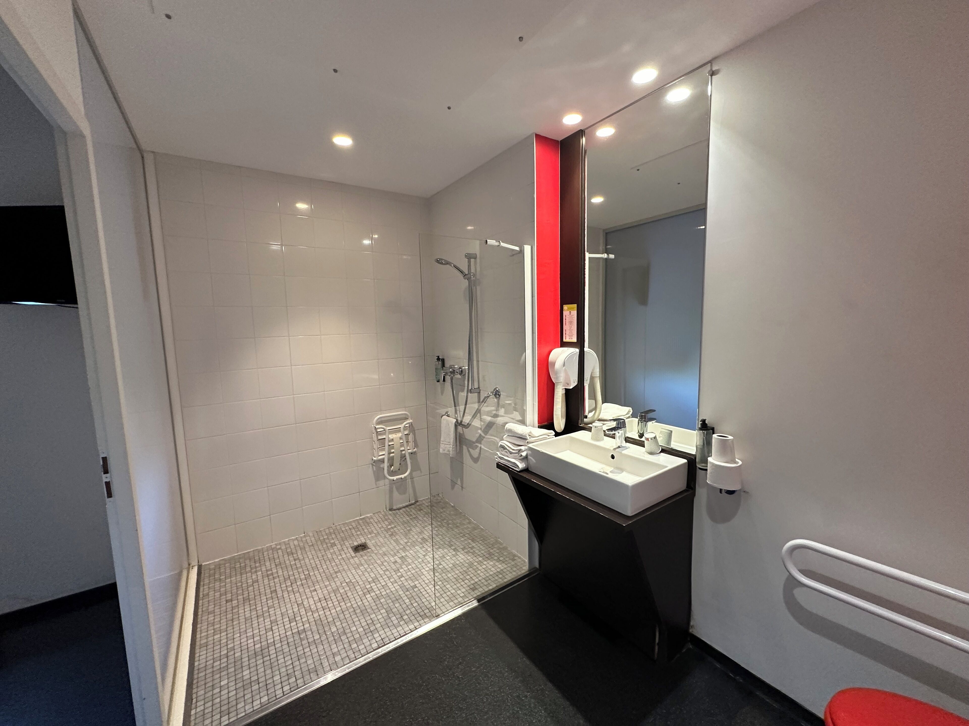 double room | bathroom | shower, free toiletries, hair dryer, towels