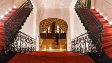 Pintu masuk interior