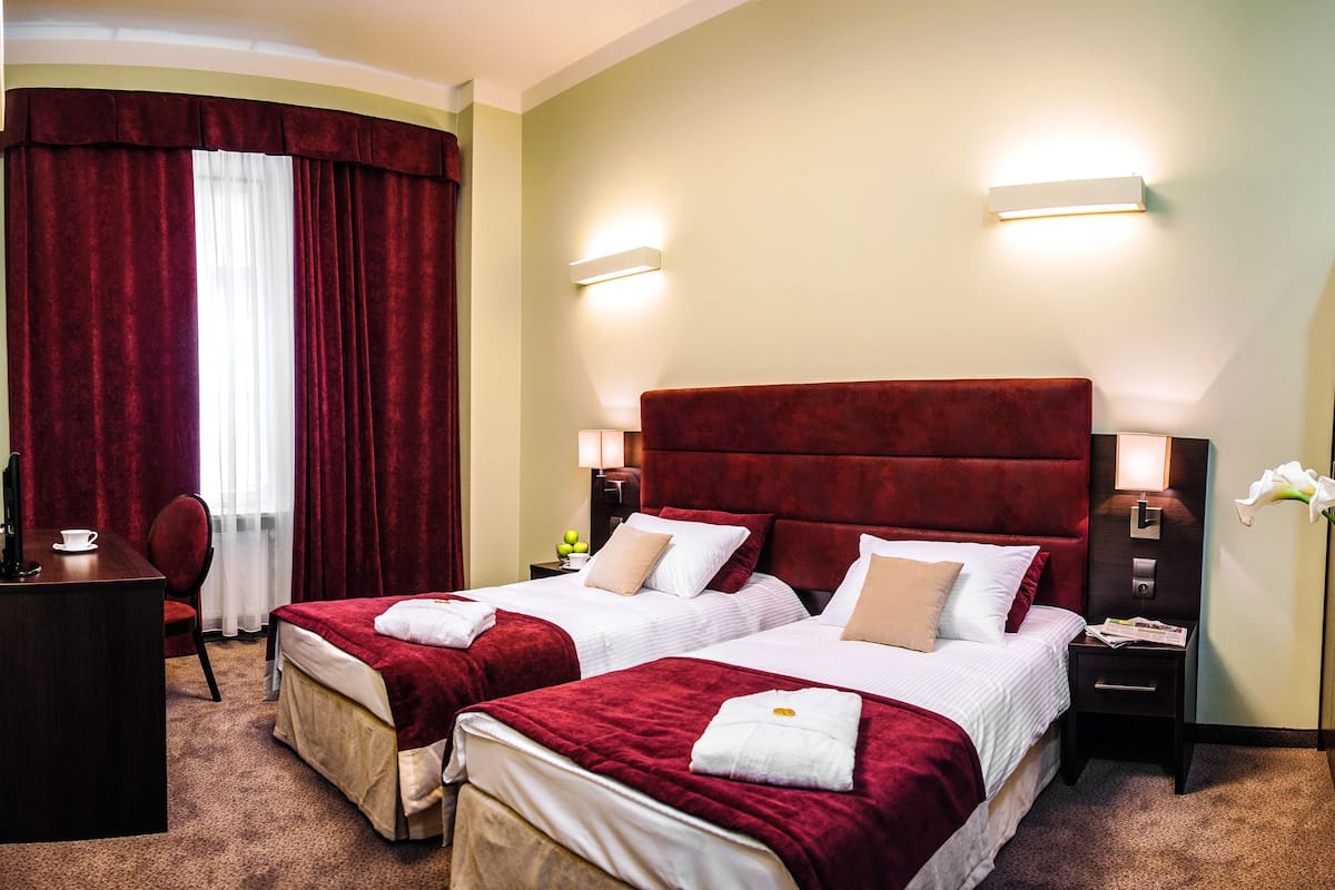 Basic Suite, 1 Double or 2 Single Beds