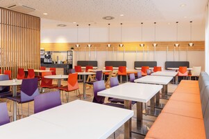 Desayuno buffet todos los días (con cargo)