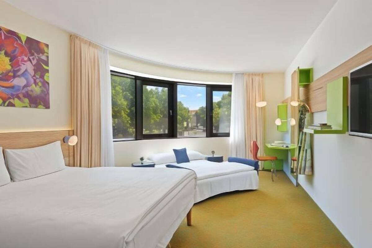 Premium bedding, desk, soundproofing, iron/ironing board (on request)