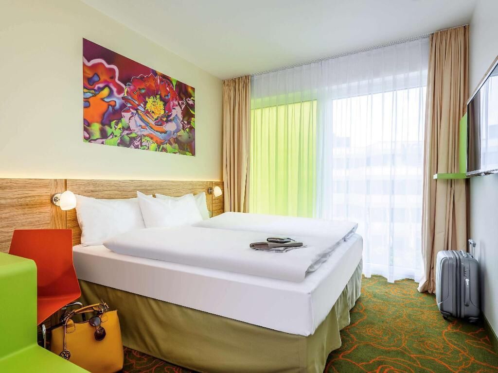Seprai premium, meja kerja, kedap suara, dan setrika/meja setrika