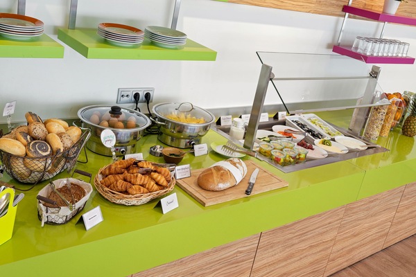 Daily buffet breakfast for a fee