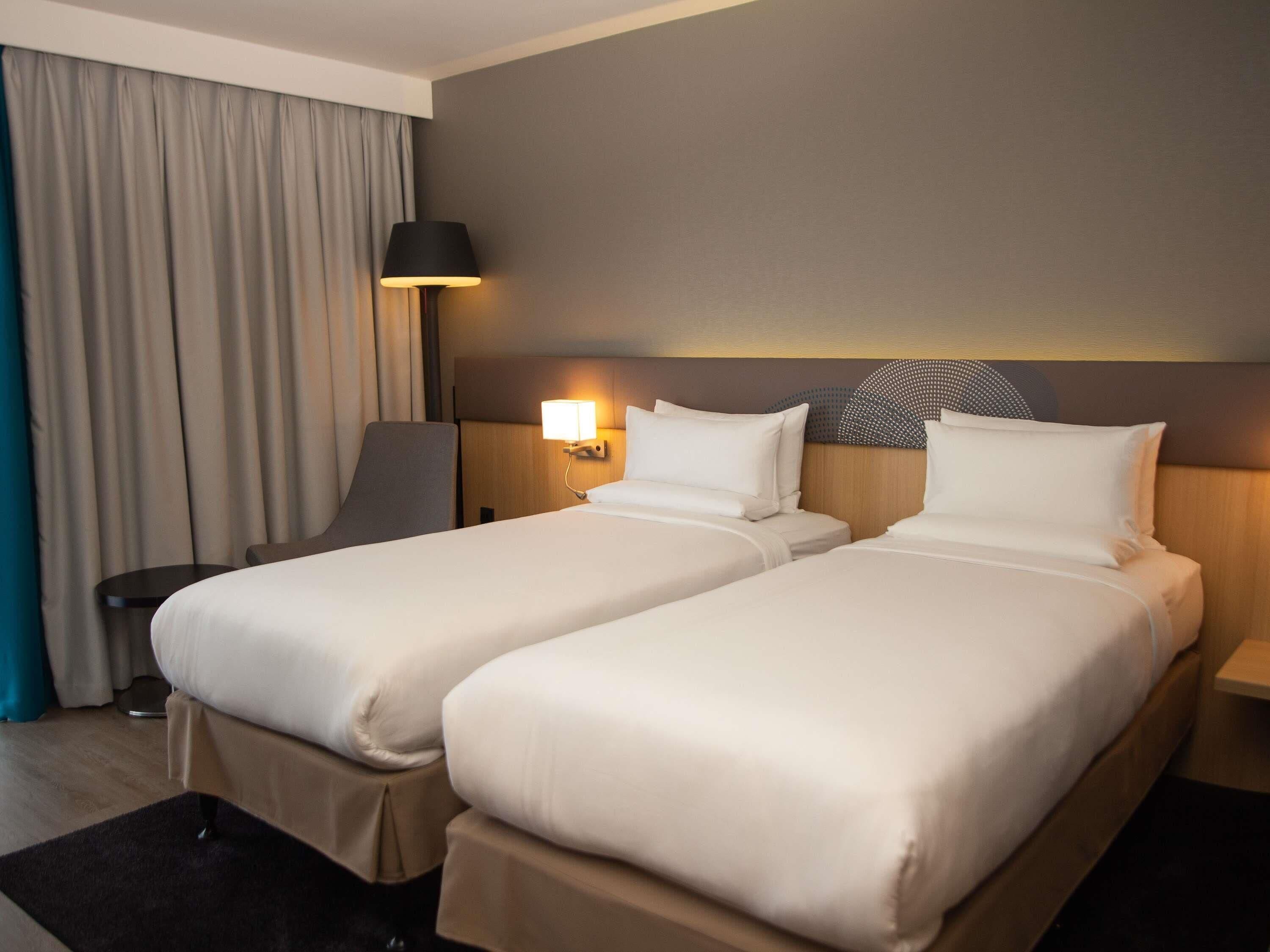Superior Twin kamer, 2 eenpersoonsbedden | Hypoallergeen beddengoed, een minibar, een kluis op de kamer, een bureau