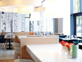 Se sirven desayunos, almuerzos, cenas y cocina internacional 