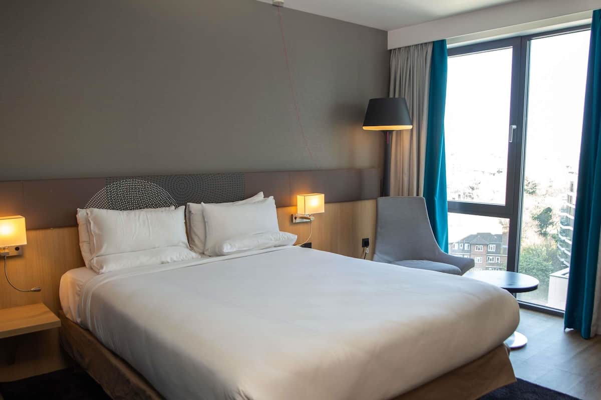 Habitación superior, 1 cama Queen size | Ropa de cama hipoalergénica y minibar