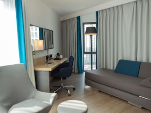 Executive Room, 1 Queen Bed with Sofa bed | Hypo-allergenic bedding, minibar, in-room safe, desk - Novotel London Wembley (Wembley)