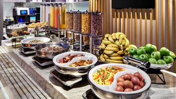 Desayuno buffet diario (GBP 21.00 por persona)