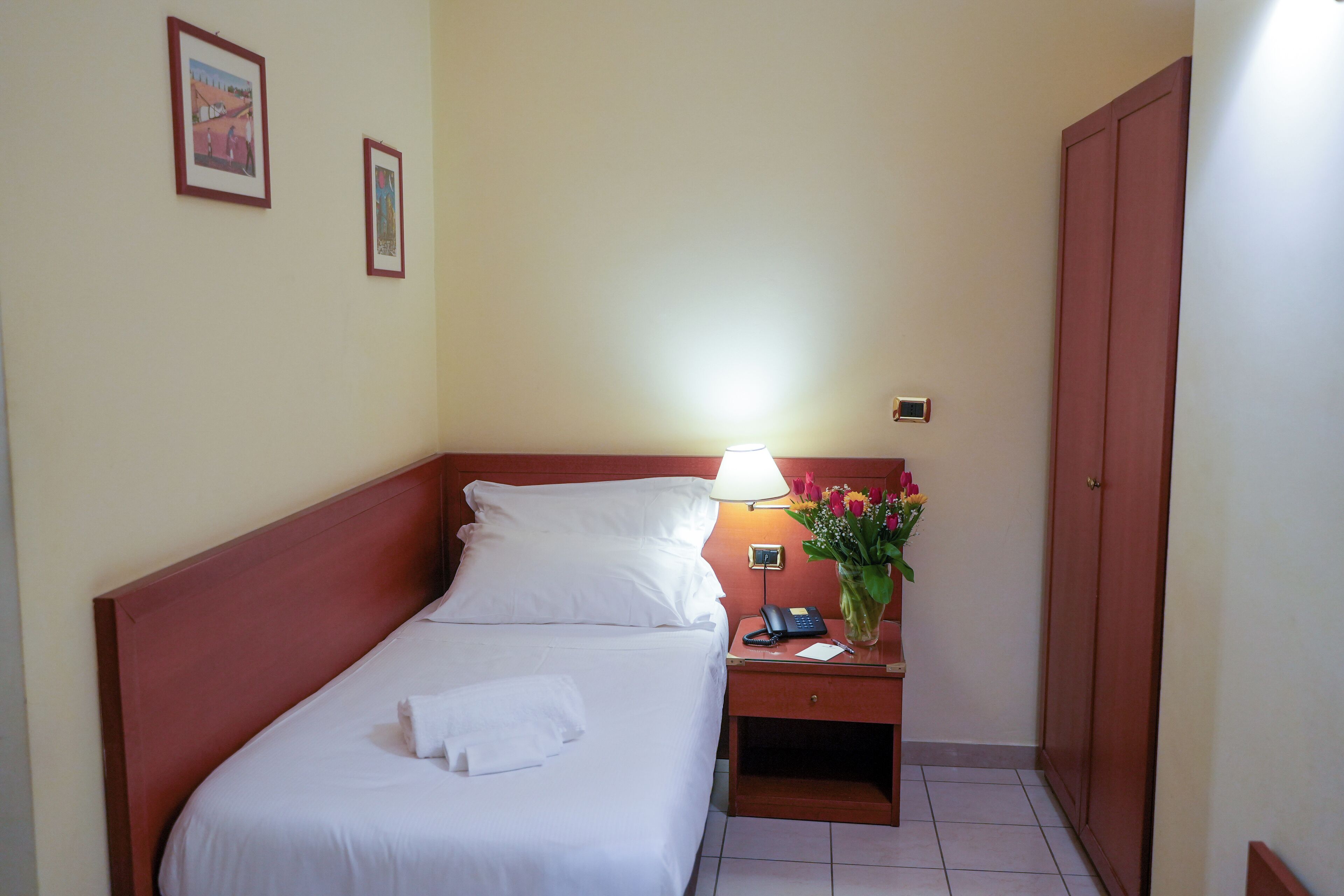 Einzelzimmer (1 single bed)