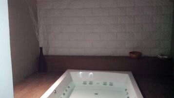 Indoor spa tub