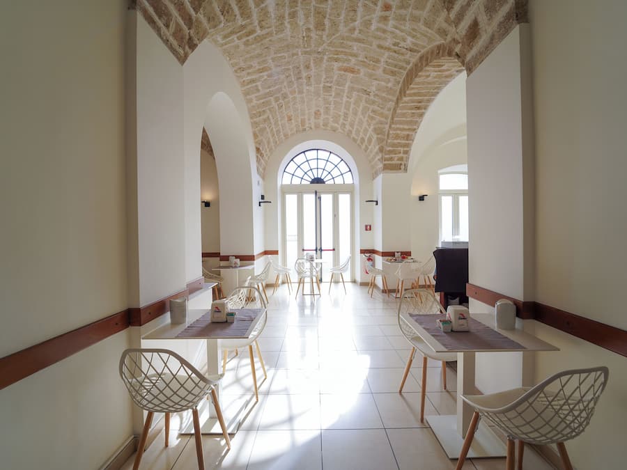 Café da manhã com buffet grátis todos os dias