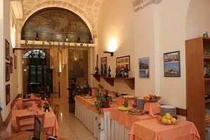 Colazione a buffet inclusa, servita tutte le mattine 