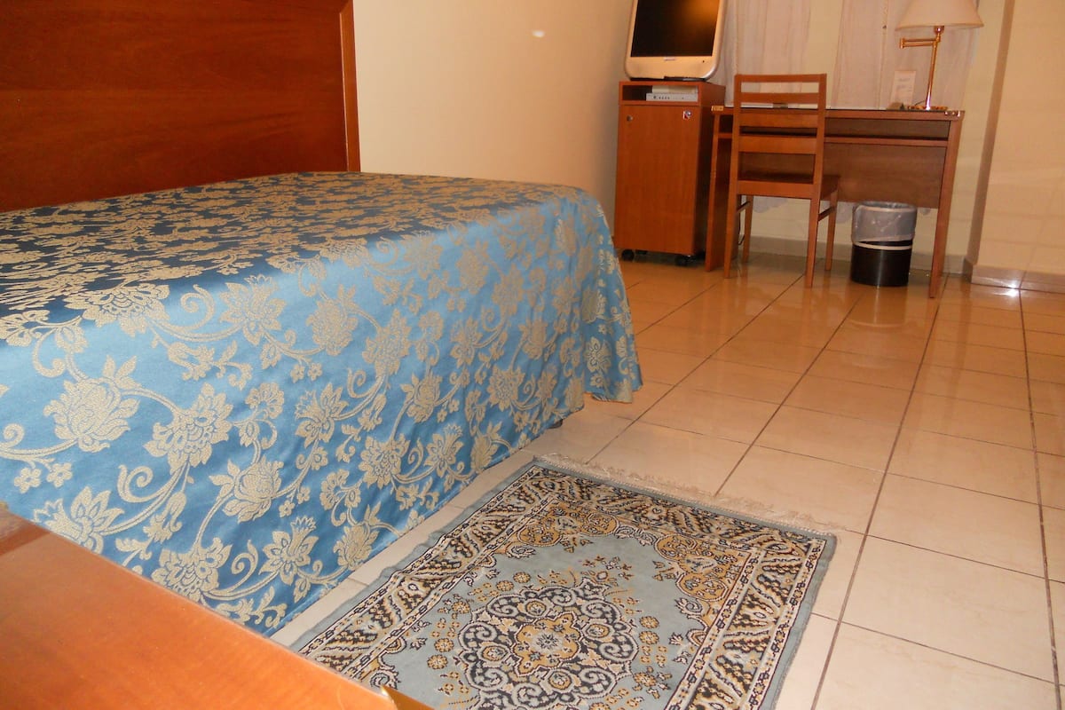 Single Room (1 single bed) | Minibar, in-room safe, desk, cots/infant beds