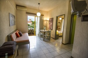 Apartamento, 1 habitación | Caja fuerte, cortinas opacas, cunas gratuitas y wifi gratis