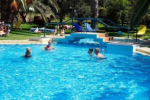 Seasonal outdoor pool, pool loungers - Lycasti Maisonettes (Platanias)
