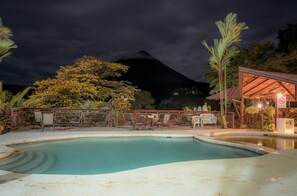 Indoor pool, 3 outdoor pools, open 10:00 AM to 10:00 PM, pool umbrellas - Miradas Arenal Hotel & Hotsprings (La Fortuna)