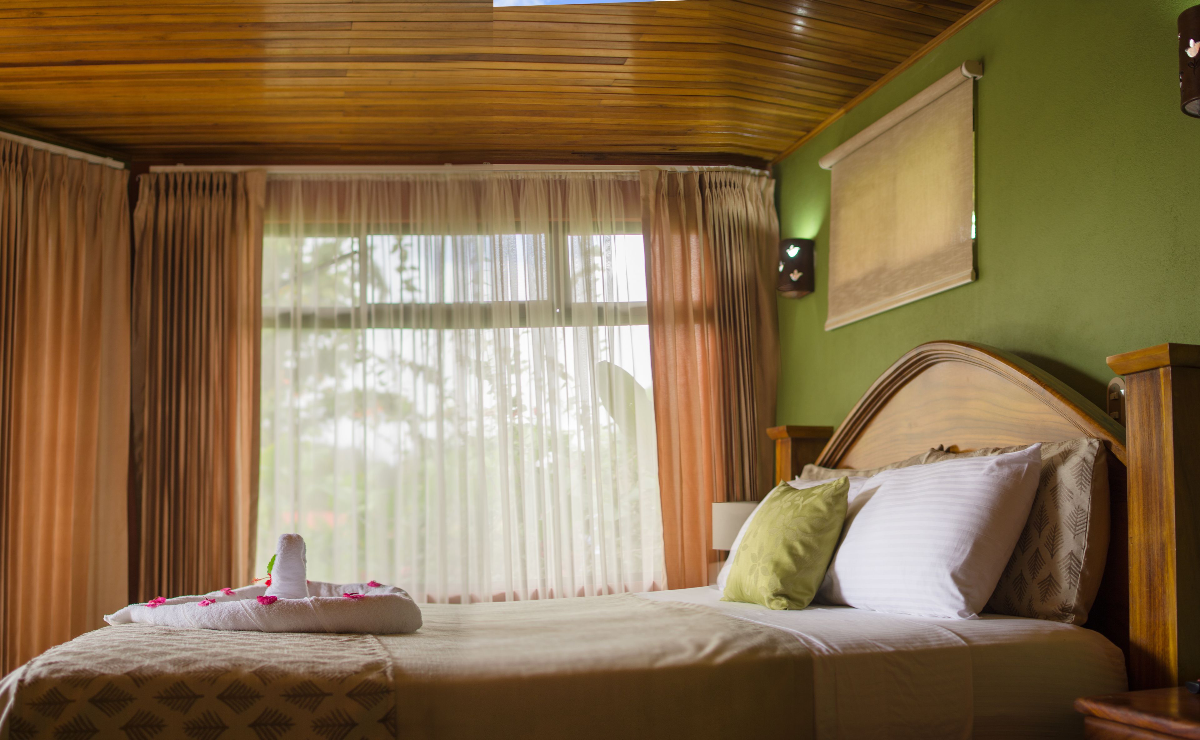 standard room | 1 bedroom, premium bedding, pillow-top beds, minibar