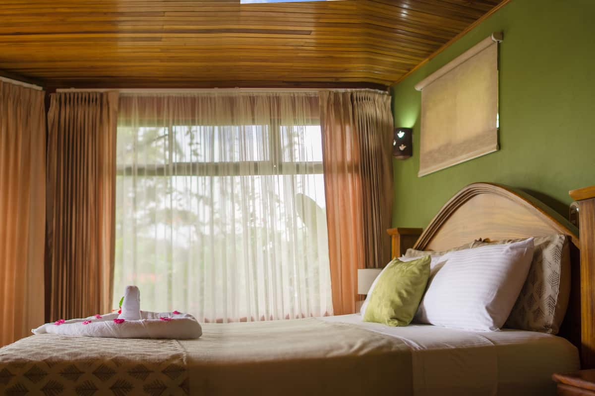 standard room | 1 bedroom, premium bedding, pillow-top beds, minibar