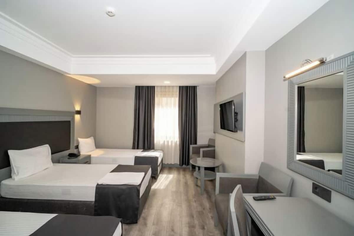 Luxe beddengoed, een minibar, een kluis op de kamer, een bureau