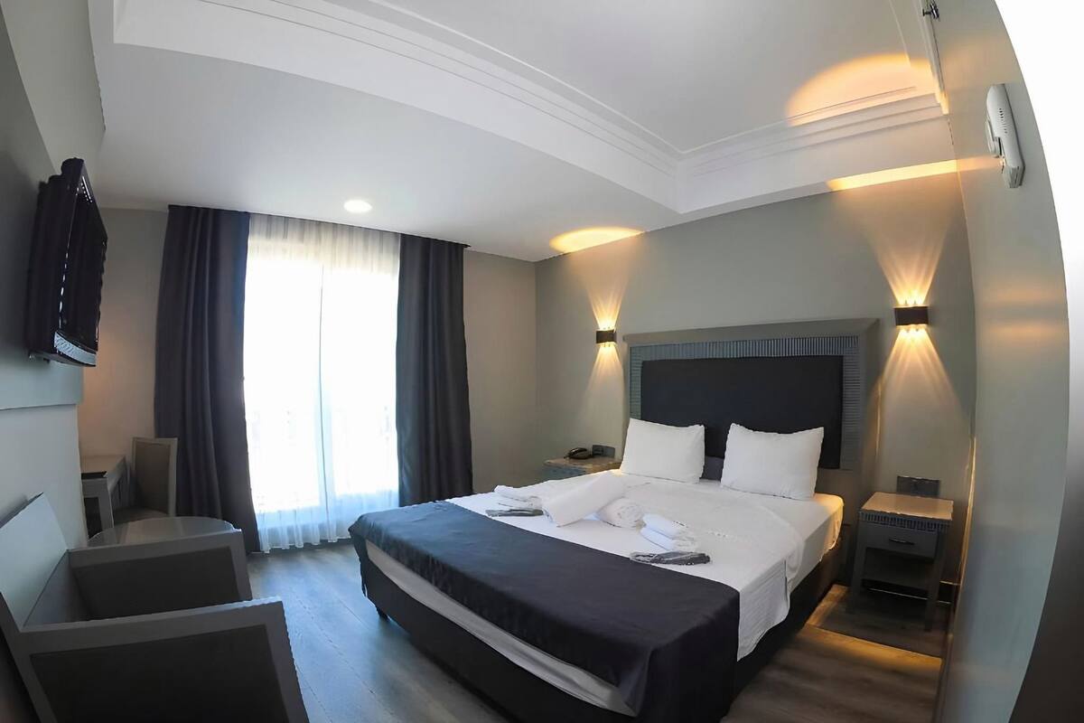 Hochwertige Bettwaren, Minibar, Zimmersafe, Schreibtisch