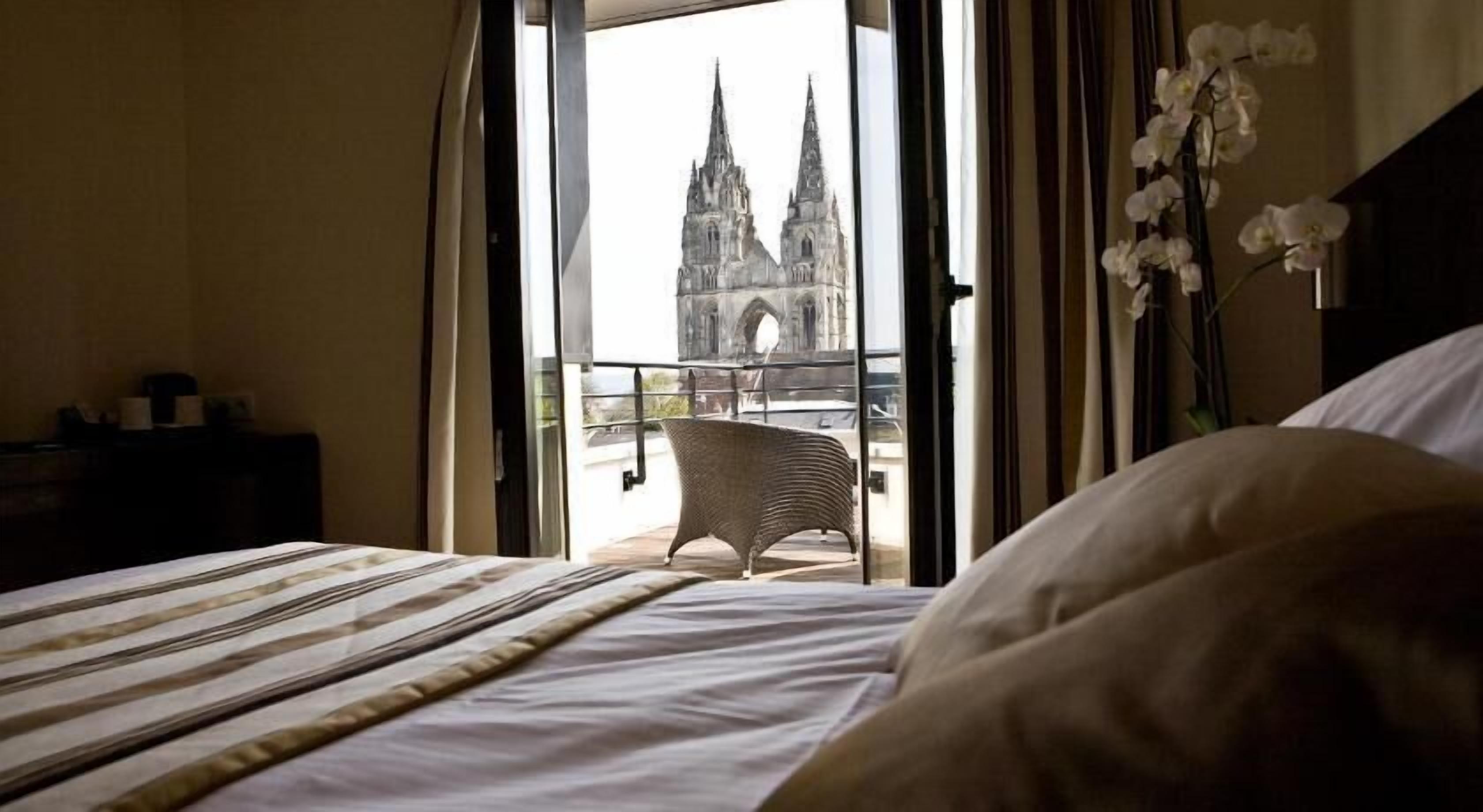 Premium bedding, in-room safe, desk, soundproofing