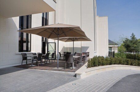 Terrace/patio. Best Western Plus Hotel des Francs