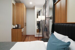 Standard Double Room | In-room safe, desk, laptop workspace, soundproofing - Expoist Hotel (Istanbul)