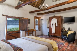 Family Suite | Premium bedding, individually decorated, individually furnished, desk - Oude Wellington (Wellington)