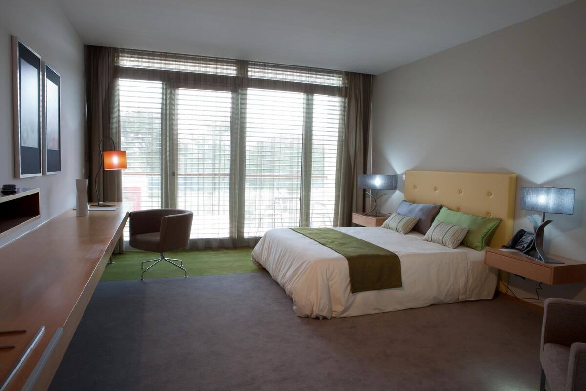 Minibar, Zimmersafe, Verdunkelungsvorhänge, schallisolierte Zimmer