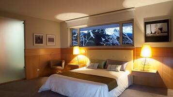 Premium Suite, Balcony | Minibar, in-room safe, blackout drapes, soundproofing