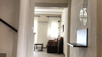 Appartement, 2 chambres | Escalier