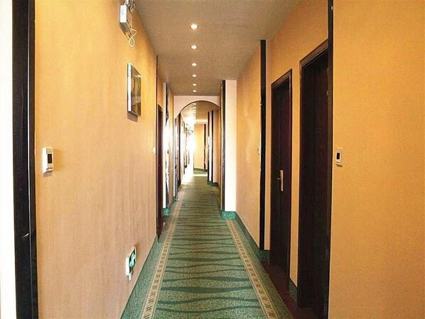 Hallway - Greentree Inn Zhenjiang Jurong New Bus Station Exp (Zhenjiang)