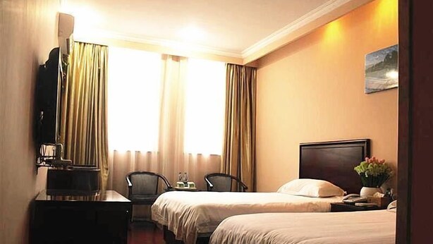 Twin Room | Desk - Greentree Inn Zhenjiang Jurong New Bus Station Exp (Zhenjiang)