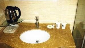 Bathroom sink - Greentree Inn Zhenjiang Jurong New Bus Station Exp (Zhenjiang)