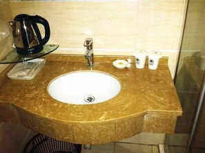 Bathroom sink - Greentree Inn Zhenjiang Jurong New Bus Station Exp (Zhenjiang)