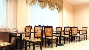 Breakfast served - Greentree Inn Zhenjiang Jurong New Bus Station Exp (Zhenjiang)