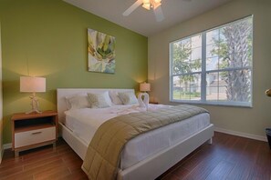 5 bedroom, 3 bathroom Private Home | 1 개의 침실, 노트북 작업 공간, 다리미/다리미판, 무료 WiFi