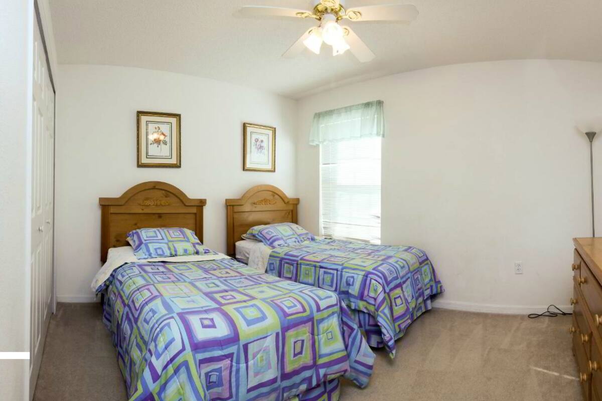 5 bedroom, 3 bathroom Private Home