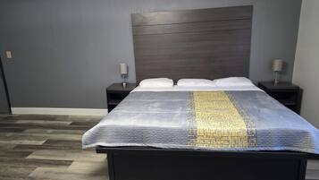 Premium Suite, 1 King Bed, Smoking, Hot Tub