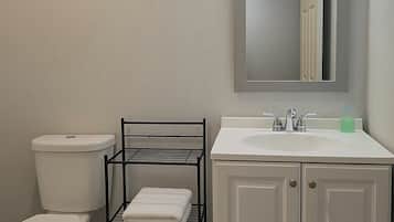 Premium Suite, 1 King Bed, Smoking, Hot Tub | Bathroom