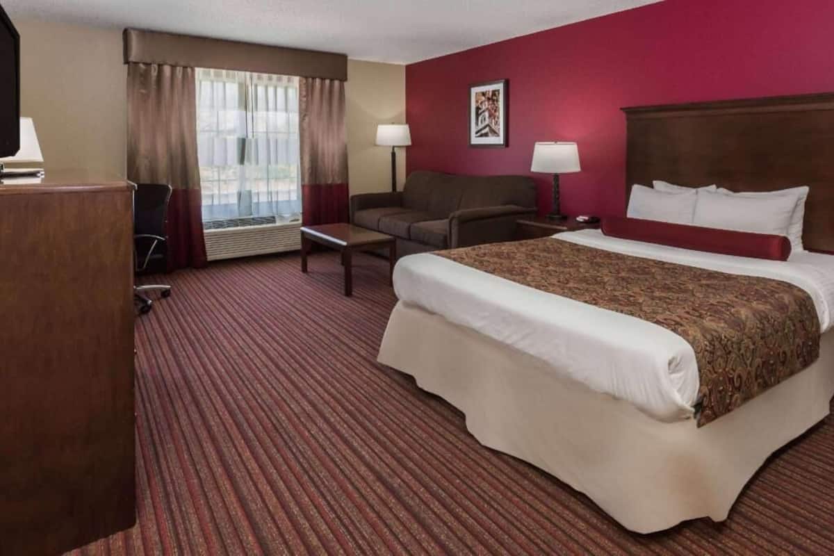 Desk, iron/ironing board, free cribs/infant beds, free WiFi