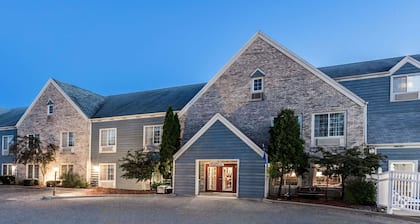 Baymont by Wyndham Mequon Milwaukee Area