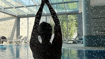 2 piscinas cubiertas, una piscina al aire libre de temporada