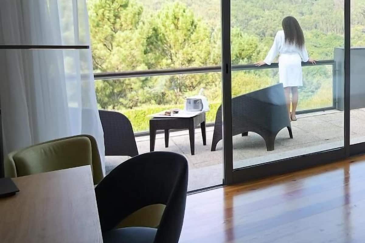 Deluxe Double Room, Mountain View | Minibar, in-room safe, desk, free WiFi